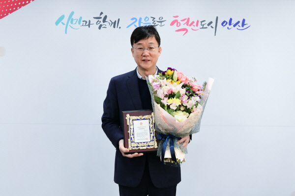 이민근 안산시장이 서울평화문화대상 국토발전 행정부문 대상을 수상했다.