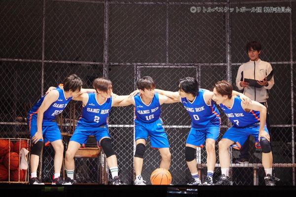 뮤지컬 ‘전설의 리틀 농구단’ 일본 쇼케이스 공연 포스터(좌) 및 공연사진_(주)FAB제공