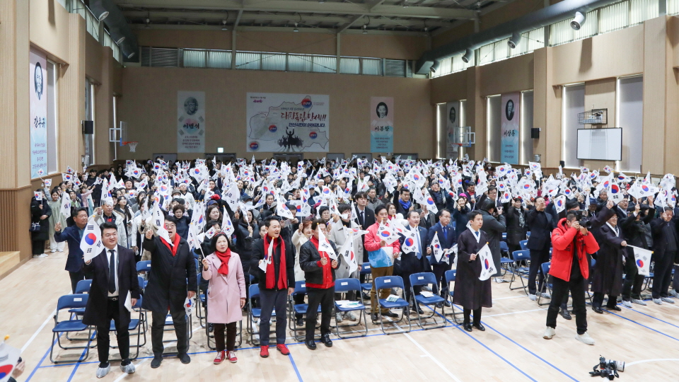 안산시의회 의원들이 1일 안산초등학교에서 열린 ‘제105주년 3·1절 기념식’에 참석했다.