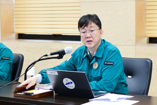 이민근 안산시장이 8일 개최된 비전공유회의에서 의사 집단행동 장기화에 대비해 진료공백 최소화에 주력할 것을 지시했다.
